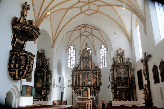 Die Burgkirche innen ist im Rahmen der Burgplatz-Führung zu erleben.  | Foto: Erich Echter
