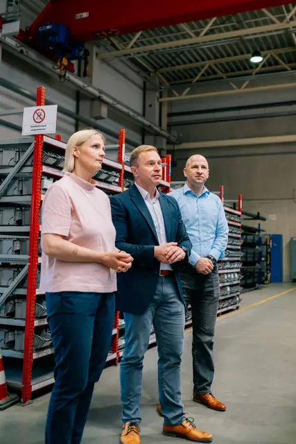 (v.l.) Charlotte Quik MdL, Geschäftsführer Mariusz Fleischer und HR Business Partner Marius Mann.