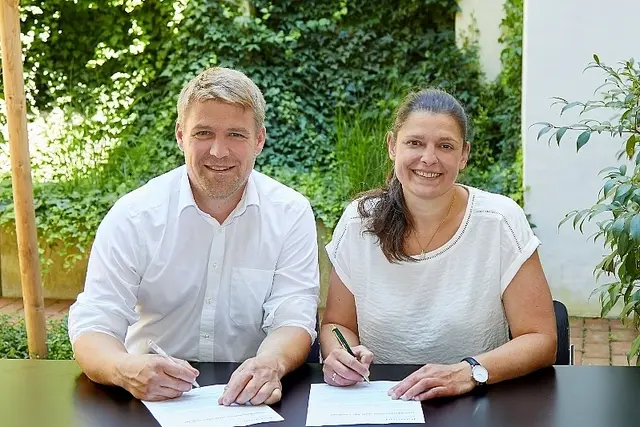 Die ÖDP-Landesvorsitzenden Agnes Becker und Tobias Ruff, Erstunterzeichner und Initiatoren des Volksbegehrens „Macht auf Zeit“ zur Begrenzung der Amtszeit des Ministerpräsidenten“ | Foto: Foto: Josef Lang