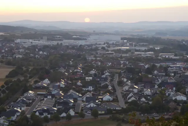 Sonntagsbilder 2026-33, Sonnenaufgang am Hügelchen, 15.08.2026.
