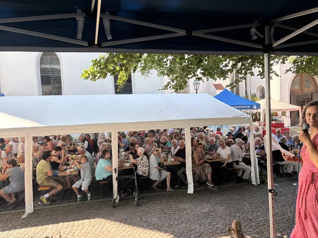 Beate Rappel eröffnet das Pfarrfest