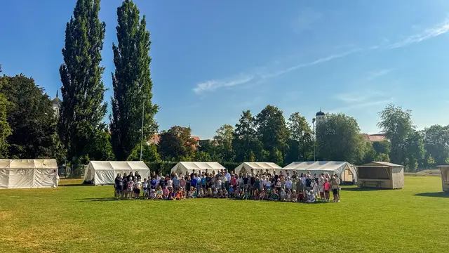 Oberbürgermeister Frank Kunz besucht die Kinderspielstadt  | Foto: Jan Koenen - Stadt Dillingen 