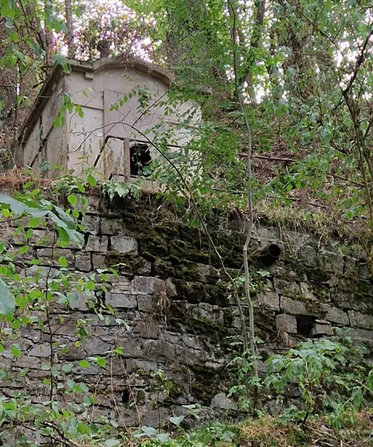 Hochbehälter im Hang an der Stede gegenüber des alten Bahnhofes in Hatzfeld (Bild 2026)