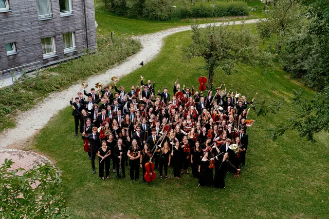 Das Schwäbische Jugendsinfonieorchester bringt mit seinem Herbstprogramm ein „Kino für die Ohren“ auf die Bühne. Das Orchester gilt als Talentschmiede und ist das musikalische Exzellenzprojekt des Bezirks Schwaben. | Foto: Michael Richter