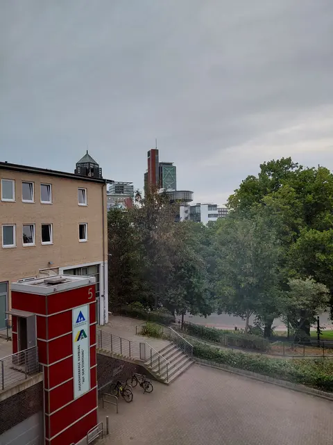 Blick aus unserem 4-Bett-Zimmer (127) mit Bad und WC (je ein kleiner Raum).