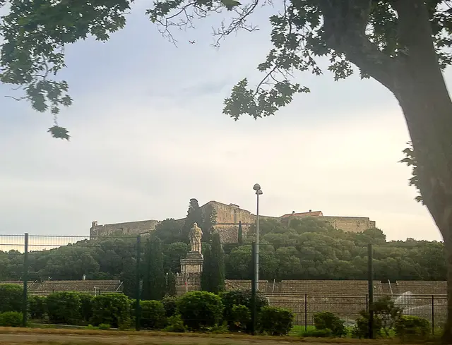 Blick zum Fort Carré 