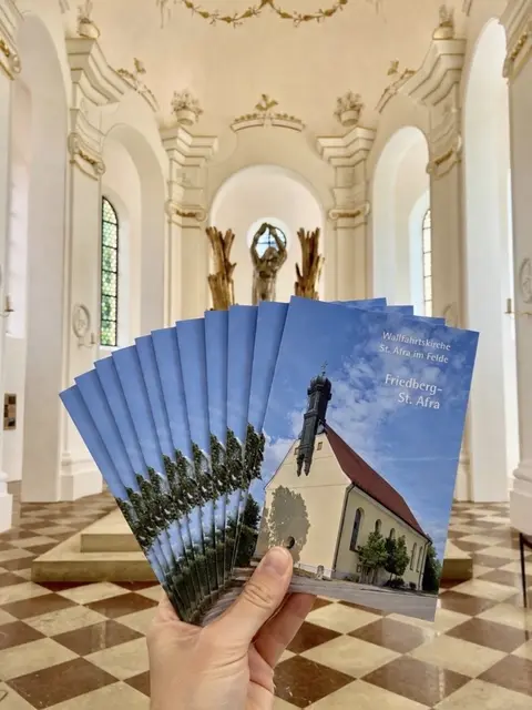Im Juli 2026 ist der neue und sehr gut lesbare Kirchenführer über die Wallfahrtskirche St. Afra im Felde im Kunstverlag Josef Fink erschienen. | Foto: Pfarrei St. Jakobus maj. 