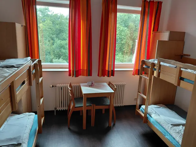 Unser 4-Bett-Zimmer (127) mit Bad und WC (je ein kleiner Raum) war sehr sauber und gepflegt.