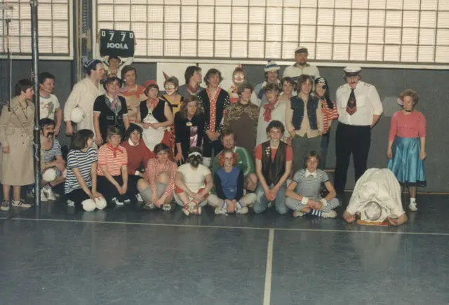 Hier kann man neben Martina Seeliger den ehemalige Vorsitzenden Hermann Wenning, die Vorsitzende Ursula Rempe und die Schriftführerin Marita Hipler-Weßel finden. Das Bild wurde um 1979 aufgenommen