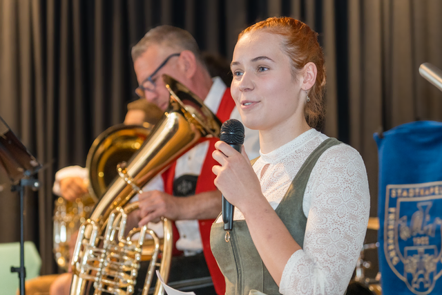 Sommerempfang 2026 der Pfarrei St. Jakobus maj. in Friedberg und Abschied von Stadtpfarrer Pater Steffen Brühl  - Moderatorin Clara von Linden (Bufdi) | Foto: FSeventfoto
