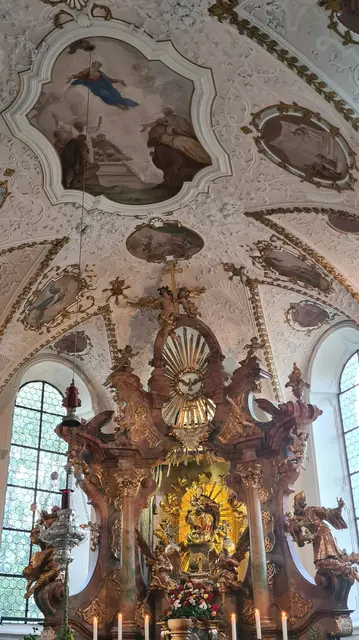 … über Hochaltar