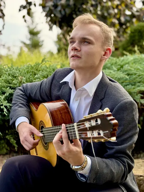 Das Rising-Star-Konzert spielt dieses Jahr der Pole Jakub Chachura. Er hat sich bereits international einen Namen gemacht. | Foto: Gitarrenfestival Wertingen