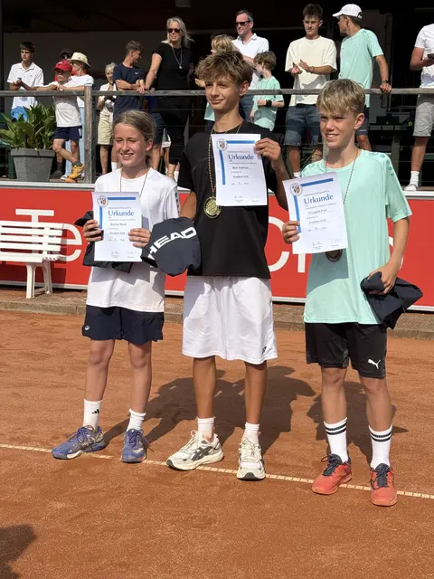 Auch Paul Mangold strahlt über seinen 3. Platz