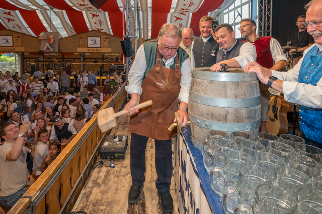 75 Jahre Friedberger Volksfest - "Ozapft is!" mit Friedbergs Zweitem Bürgermeister Richard Scharold | Foto: FSeventfoto