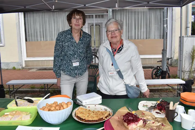Die Mitglieder von "Willi" hatten einen Kaffee- und Kuchenstand