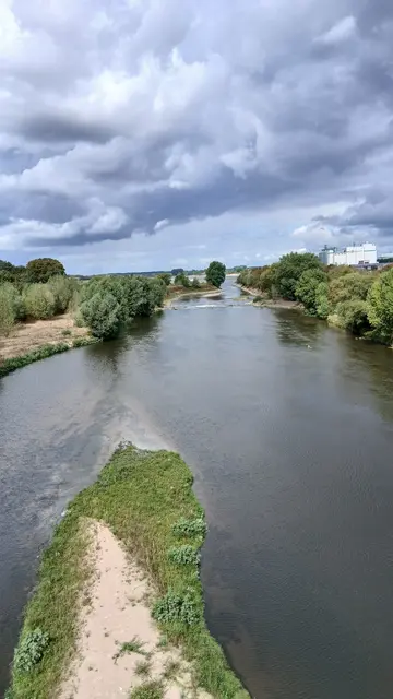 Lippe in Wesel, kurz bevor sie in den Rhein mündet.
Kameraperspektive (Smartphone) Lippebrücke B58. | Foto: Siegmund Walter, 22.08.2026, 11:46 Uhr