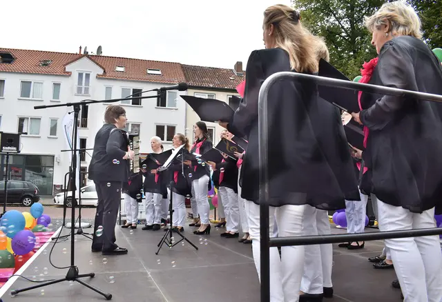 Auftritt der Mitglieder von der "Heimatmelodie"