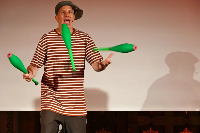Robert Wicke kombinierte Beatbox mit Jonglage, Pantomime und Comedy