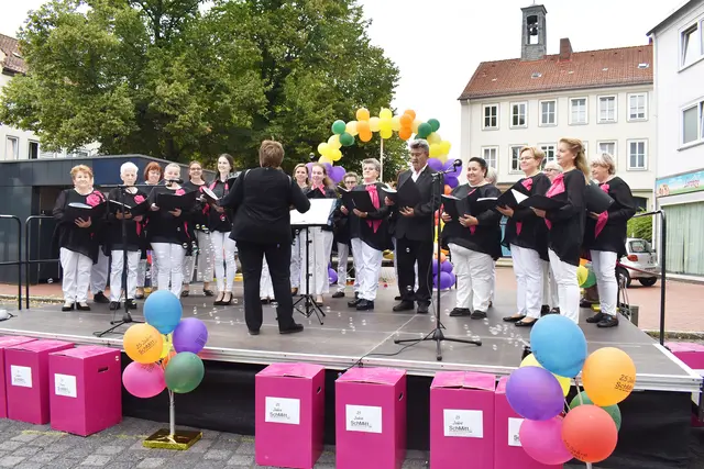 Auftritt der Mitglieder von der "Heimatmelodie"