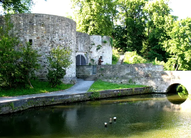 Die Burg von Coppenbrügge diente in neuerer Zeit auch als Herberge. Zar Peter der Große hat sich darin im Jahr 1697 auf dem Weg von Holland nach Russland mit Kurfürstin Sophie von Hannover und deren Tochter Sophie Charlotte getroffen und einen fröhliche Abend verlebt, der zum so genannten "Damenfrieden von Coppenbrügge" geführt hat.  | Foto: Kurt Wolter