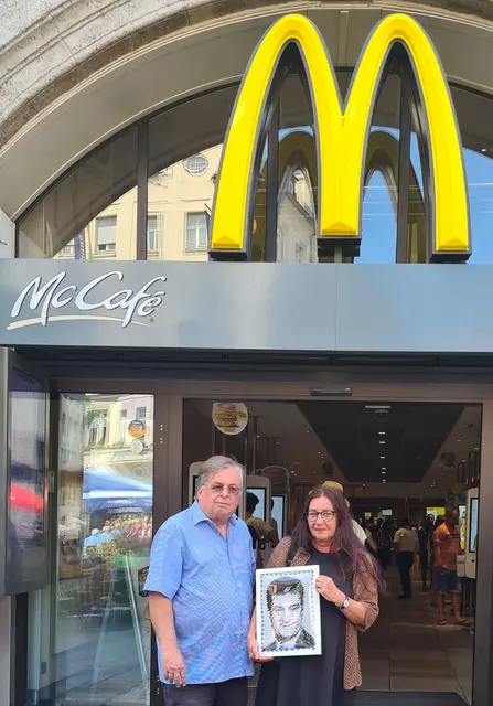 Jutta M. Leykauff und Erich Neumann suchen bei McDonalds … | Foto: © Bilder: www.jurawatch.de CC