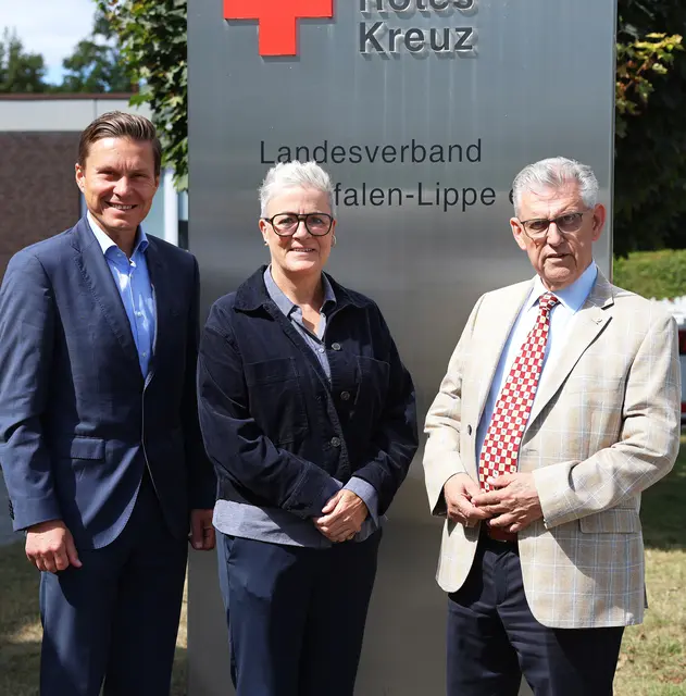 (v.li.) Dr. Hasan Sürgit, Sylvia Rietenberg und Dr. Fritz Baur | Foto: Claudia Zebandt / DRK-Landesverband Westfalen-Lippe