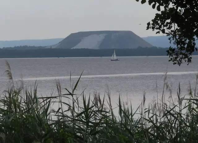 Der "Kalimandscharo" vom Nordufer des "Steinhuder Meeres" von Mardorf aus fotografiert. | Foto: M. A.