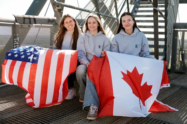 -ELE Junior Akademie 2026 Mit dabei sind Charlotte aus Bottrop (Westville, Nova Scotia, Kanada), Detje aus Gelsenkirchen (Cornwall, Ontario, Kanada) und Marlena aus Gladbeck (Duluth, Minnesota, USA). | Foto: Emscher Lippe Energie GmbH