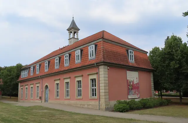 Das Gebäude vom vorherigen Bild zeigt das "Neue Badehaus" (gegenüber, außerhalb des Bildes, befindet sich die Touristen-Information). | Foto: M. A.