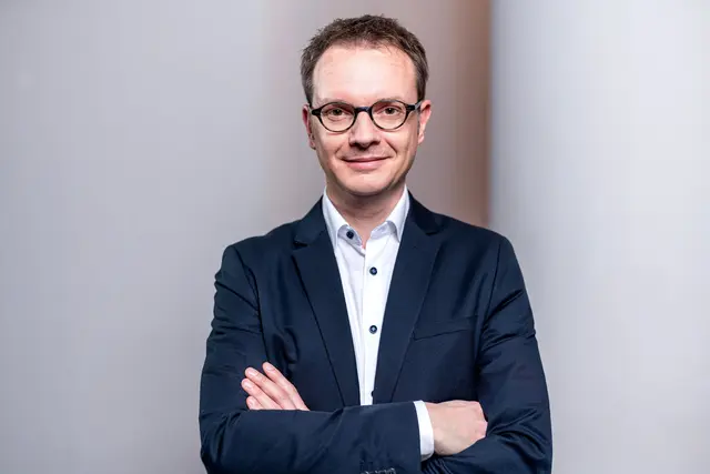 Andy von Oppenkowski sorgt am Mittwocz für die musikalische Inspiration beim letzten Sommerorgelkonzert in diesem Jahr in der Hamborner Friedenskirche. 
Foto: von Oppenkowski
