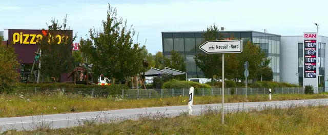 An der Tankstelle ist eine der Zufahrten zum Gewerbegebiet. | Foto: Natascha Rödel