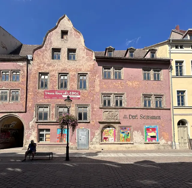 Das Haus steht in der Naumburger Jakobstraße.