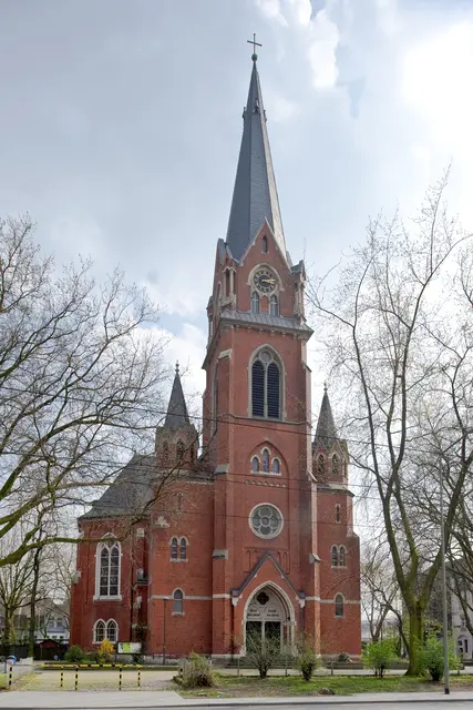 Zur Jubilöäumskonfirmation der Bonhoeffer Gemeinde in der Marxloher Kreuzeskirche werden jetzt Anmeldungen entgegengenommen.
Foto: Tanja Pickartz
