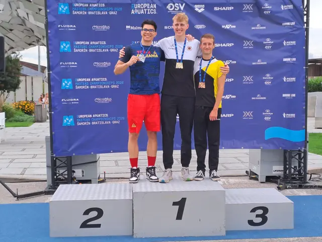 Podium über 200 m Rücken: Gold für den Dresdner Cornelius Schramm, Silber für den Rumänen Sebastian Marcu und Bronze für den Gersthofer Jannik Schreiber, der Silber nur um 16 Hundertstelsekunden verpasste.