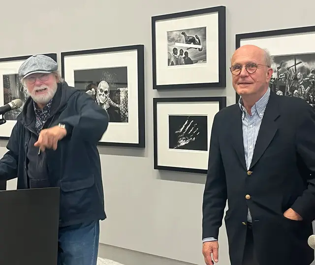 Prof. Rolf Nobel (l.) eröffnet die Fotoausstellung von Tomasz Tomaszewski (r.) in der GAF