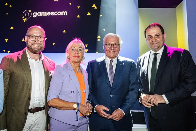 (v.l.): Dr. Fabian Mehring, Bayerischer Digitalminister; Prof. Dr. Kristina Sinemus, Hessens Ministerin für Digitale Strategie und Entwicklung; Bundespräsident Frank-Walter Steinmeier; Nathanael Liminski, Leiter der Staatskanzlei NRW | Foto: Staatsministerium für Digitales