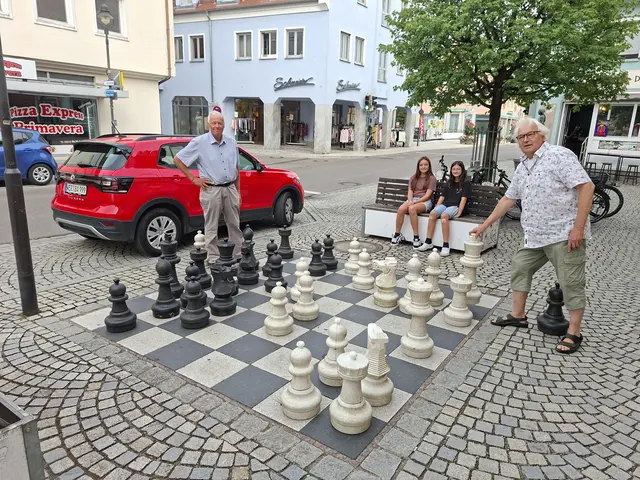 Nicht nur Schach spielen ist unterhaltsam, auch das zusehen.  | Foto: Schachabteilung Wertingen