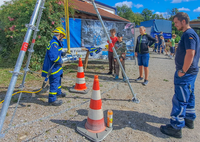 THW-OV Friedberg - Ferienprogramm 2026 - Spaß und Konzentration beim Umgang mit den Einsatzwerkzeugen | Foto: THW-OV Friedberg - Cathleen Witzenberger