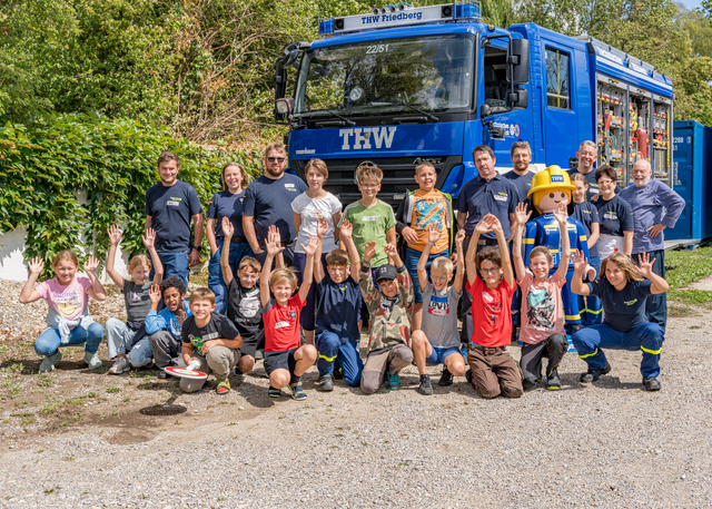 THW-OV Friedberg - Ferienprogramm 2026 - Für 15 Kinder und Jugendliche gab es unter der Leitung von Cathleen Witzenberger und Ihrem Team Einblicke hinter die Kulissen beim THW-OV Friedberg. An verschiedenen Stationen lernten die jungen Teilnehmer spielerisch die Aufgaben beim THW kennen. In vier Gruppen aufgeteilt stellten sich die Kinder und Jugendlichen den Herausforderungen. | Foto: FSeventfoto