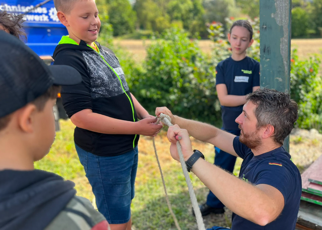 THW-OV Friedberg - Ferienprogramm 2026 - Spaß und Konzentration beim Umgang mit den Einsatzwerkzeugen | Foto: THW-OV Friedberg - Cathleen Witzenberger