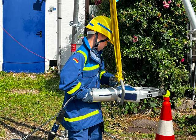 THW-OV Friedberg - Ferienprogramm 2026 - Spaß und Konzentration beim Umgang mit den Einsatzwerkzeugen | Foto: THW-OV Friedberg - Cathleen Witzenberger