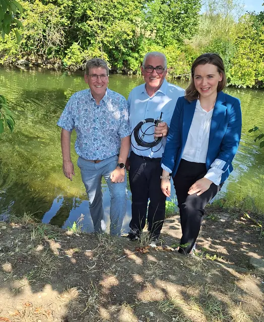 (Von links) Erster Bürgermeister der Stadt Burgau, Martin Brenner, Katastrophenschutz- und Blaulichtbeauftragter des Landkreises, Ferdinand Munk, Landtagsabgeordnete Jenny Schack.