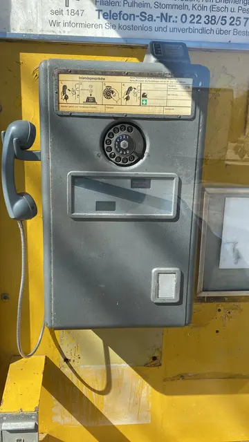 Münztelefon mit Wählscheibe