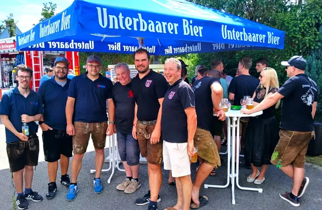 Auch Feuerwehrler aus den benachbarten Feuerwehren besuchen gerne die Festivitäten der Erlinger Wehr.