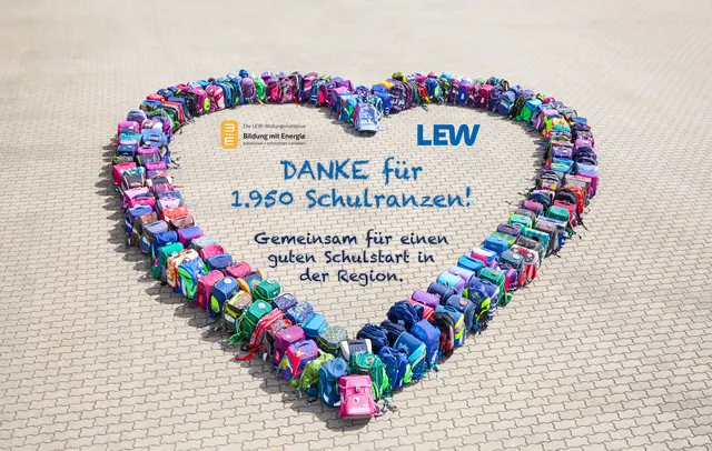 Vier Wochen lang lief die Sammelaktion „Ranzen her!“ unter anderem in Günzburg. 1950 Schulranzen wurden dabei gespendet. | Foto: LEW