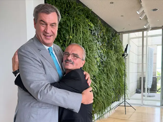 Bei dem herzlichen Empfang mit Umarmung durch den bayerischen Ministerpräsidenten Dr. Markus Söder stand die Freundschaft im Mittelpunkt