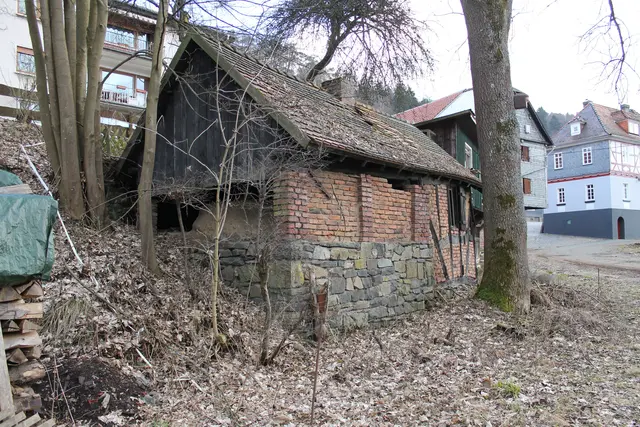 Rückseite des Backhauses mit dem Lehmofen