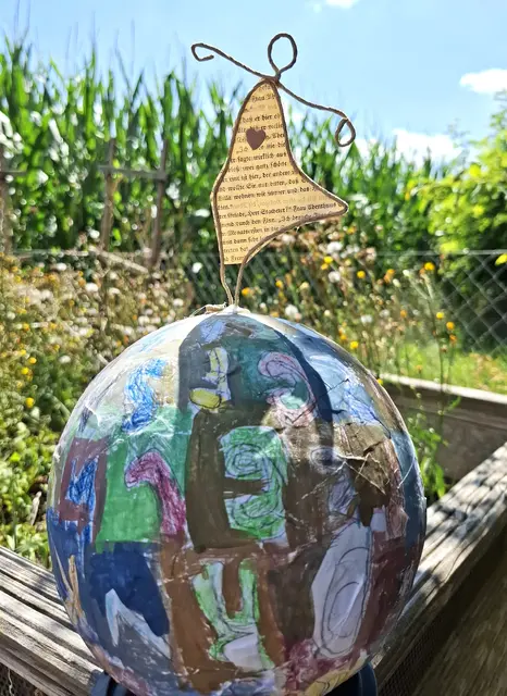 Verschiedene kunstvolle Ausstellungsstücke werden bei der Ausstellung in Meitingen präsentiert. | Foto: Peter Heider