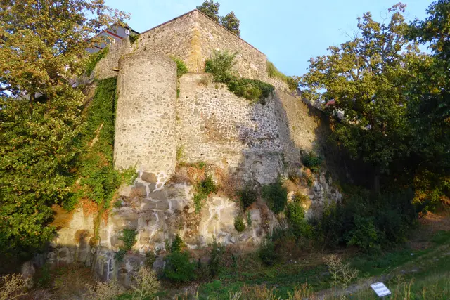 Befestigungsanlage im Westen der Burg.