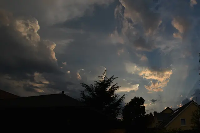 Ein Gewitter wird erwartet.